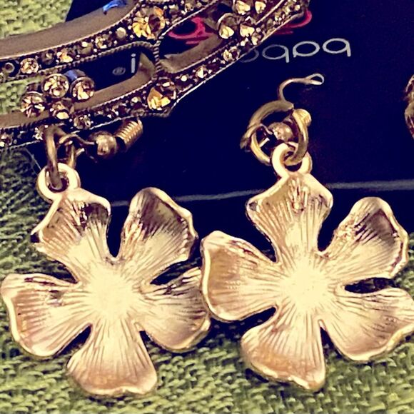 NWT Gold Tone Jewelry Trio- Rhinestone Bracelet,Adjustable Ring,Pierced Earrings - Picture 4 of 16